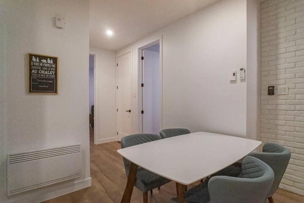 883 Suite 102 Bromont Vieux Village 2Cac , Foyer ภายนอก รูปภาพ